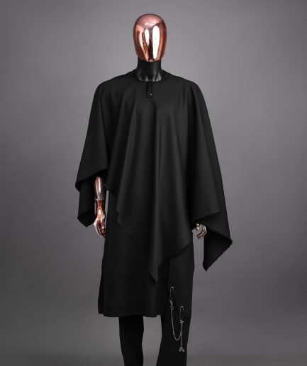 A Black Cross Neck Tragbada