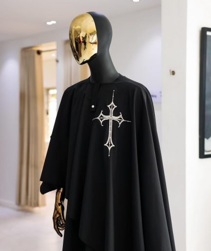 A Black Cross Neck Tragbada 2