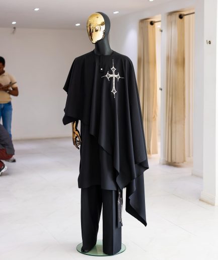 A Black Cross Neck Tragbada 2