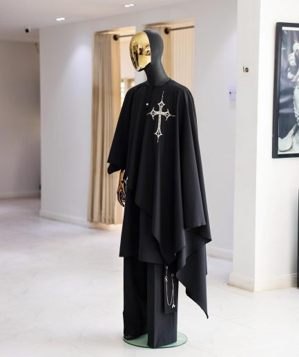 A Black Cross Neck Tragbada 2