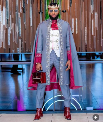 The “Bridgeton” 24 VS 4 suit