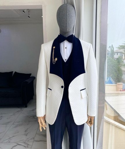 An Ivory White Shawl Lapel Square Pattern Jacquard Tuxedo Suit