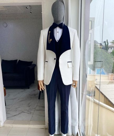 An Ivory White Shawl Lapel Square Pattern Jacquard Tuxedo Suit