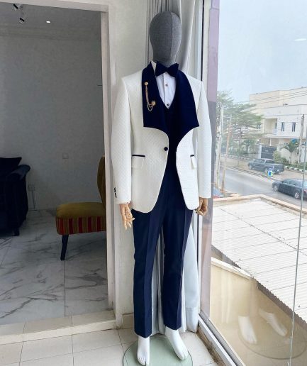 An Ivory White Shawl Lapel Square Pattern Jacquard Tuxedo Suit
