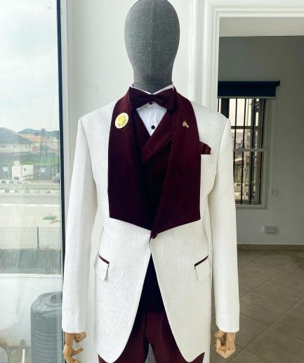 An Ivory white floral pattern jacquard shawl lapel tuxedo suit