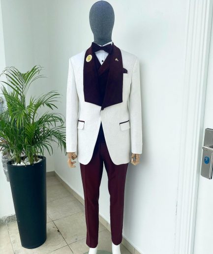 An Ivory white floral pattern jacquard shawl lapel tuxedo suit