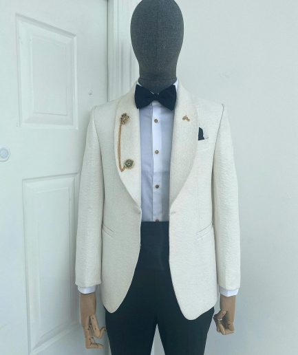 An Ivory white dispersed floral pattern jacquard shawl lapel blazer suit