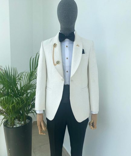 An Ivory white dispersed floral pattern jacquard shawl lapel blazer suit