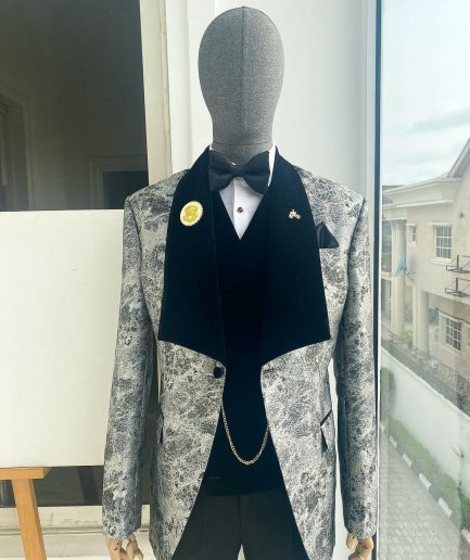 A dispersed silver and black pattern jacquard shawl lapel tuxedo suit