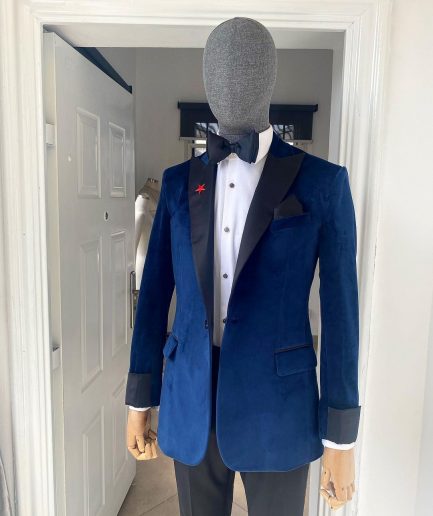 A Navy Blue Velvet Dinner Peak Lapel Tuxedo Suit