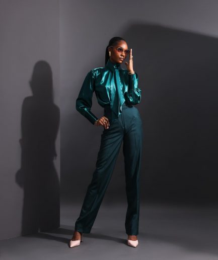 The “AVT6 VS 1” tie neck shirt