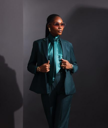 The “AVT6 VS 1” tie neck shirt