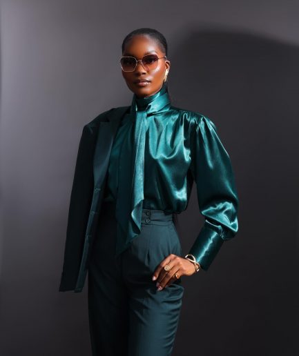 The “AVT6 VS 1” tie neck shirt