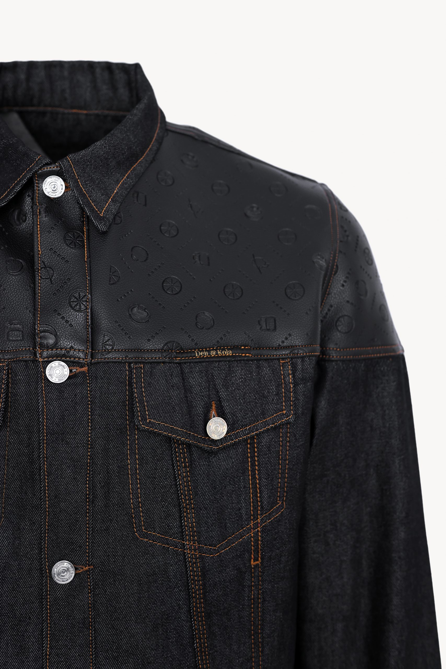 【KOOLOSET】Two Pleat Black Denim Denim Pleated Trousers | GU US
