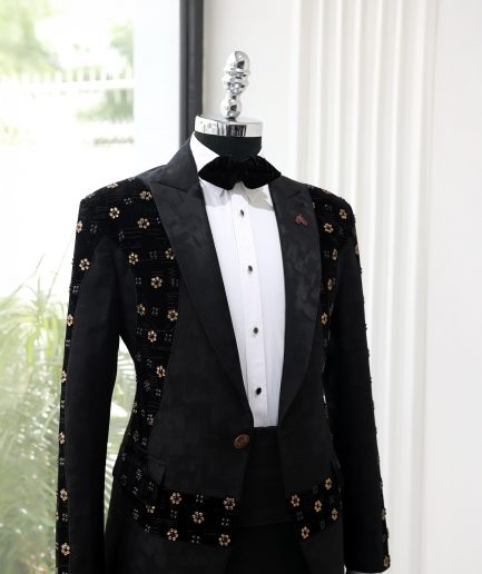 The “Wrap on black” Suit 4